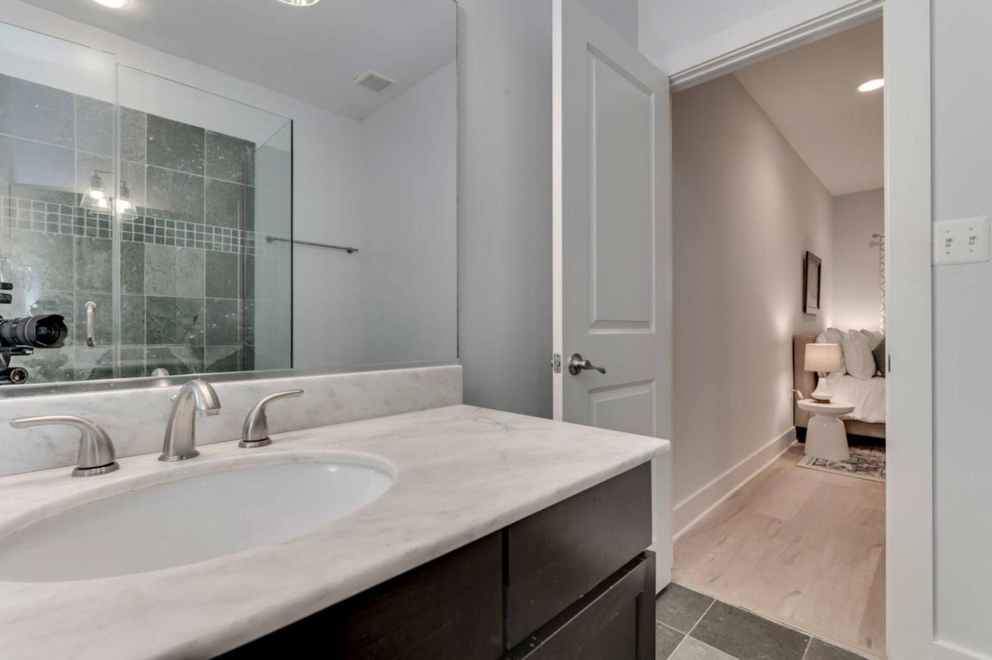 Luxe 2Bd2Ba Townhouse In Hip Area - Near Metro Apartment วอชิงตัน ภายนอก รูปภาพ